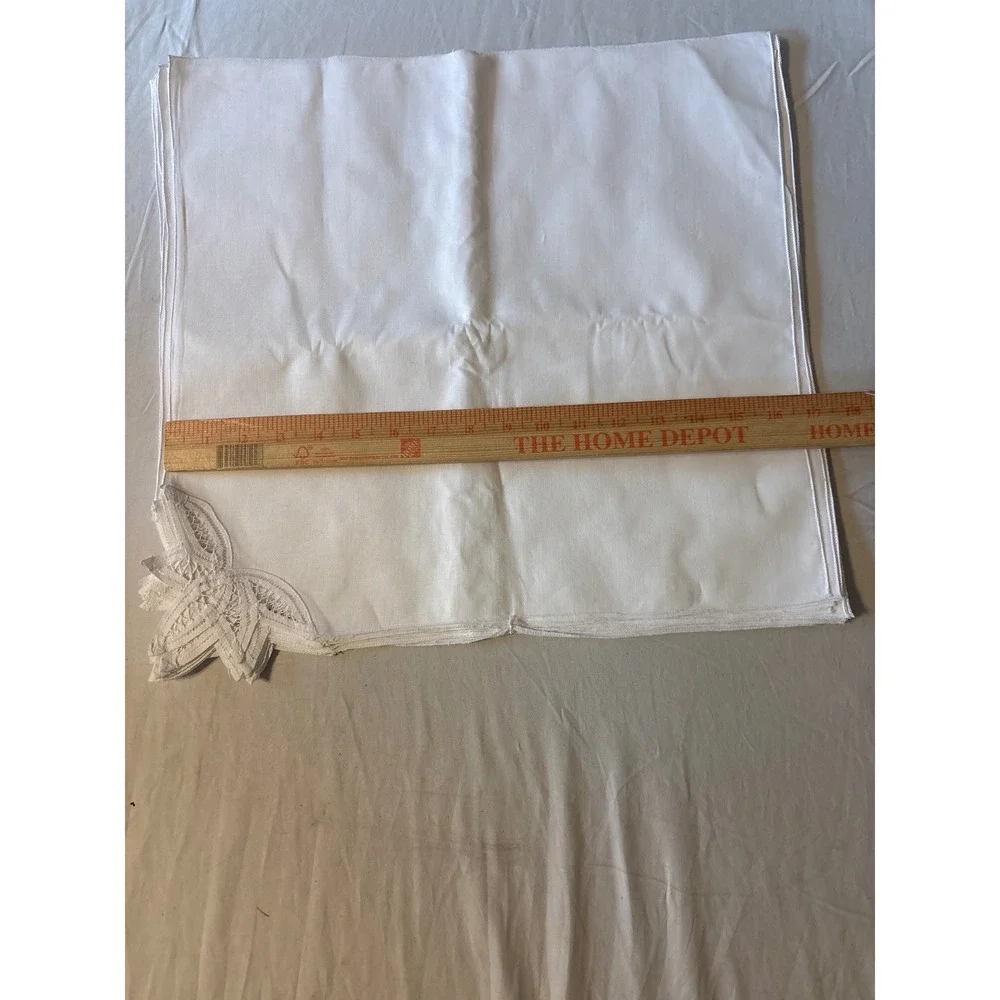 Vtg Unbranded Napkins  17x17 White Excellent Lace Corner Set of 4